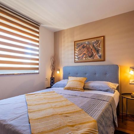Apartman Ember Pula Exterior photo