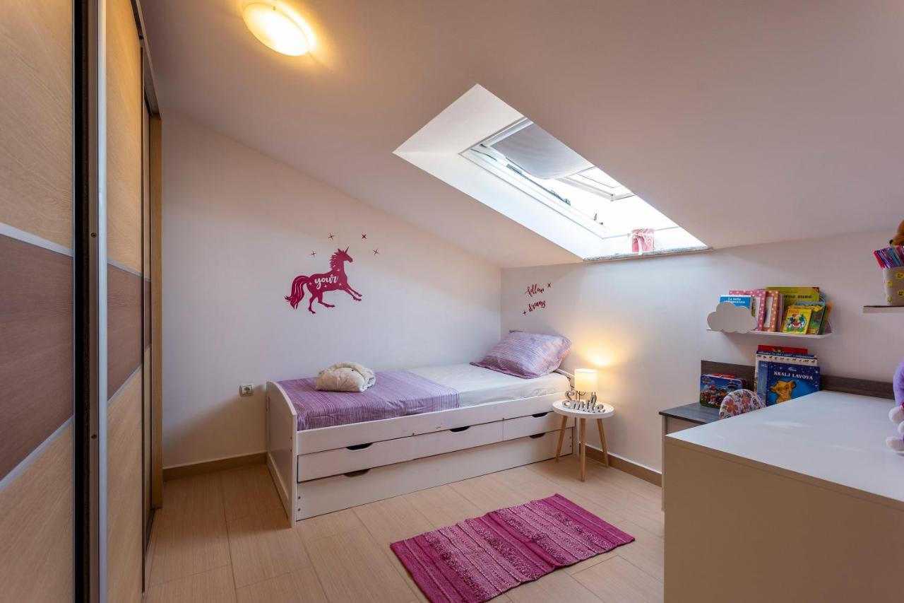 Apartman Ember Pula Exterior photo